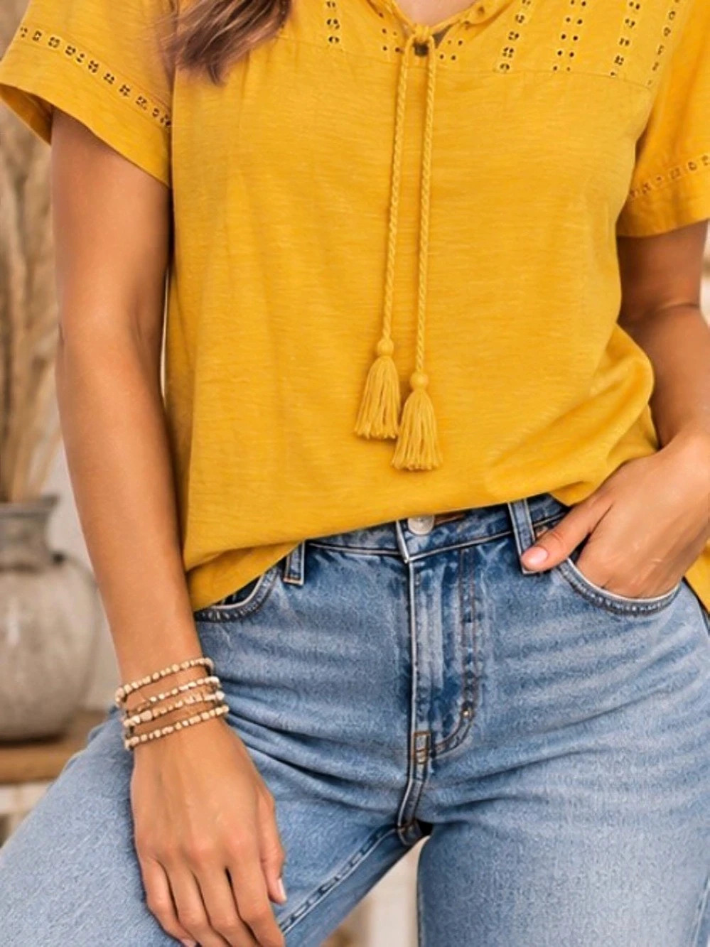 Title: Hilary Radley Large Mustard Yellow Eyelet Tassel Blouse
Description:
Bri